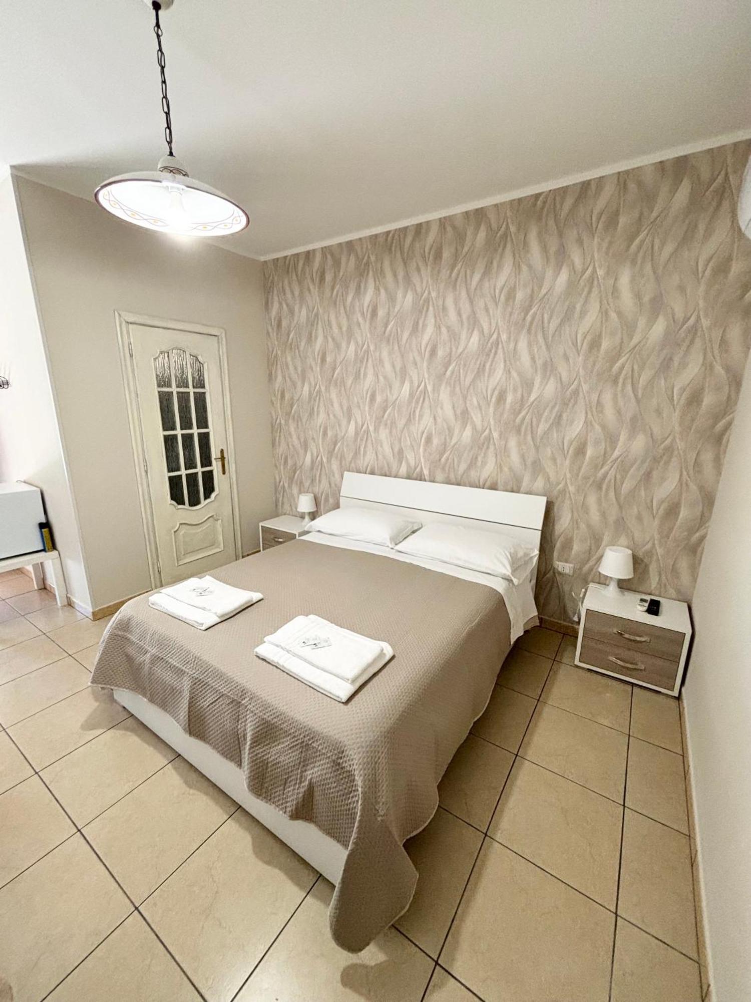 Rooms & Restaurant Il Castagneto Campagna Exterior foto